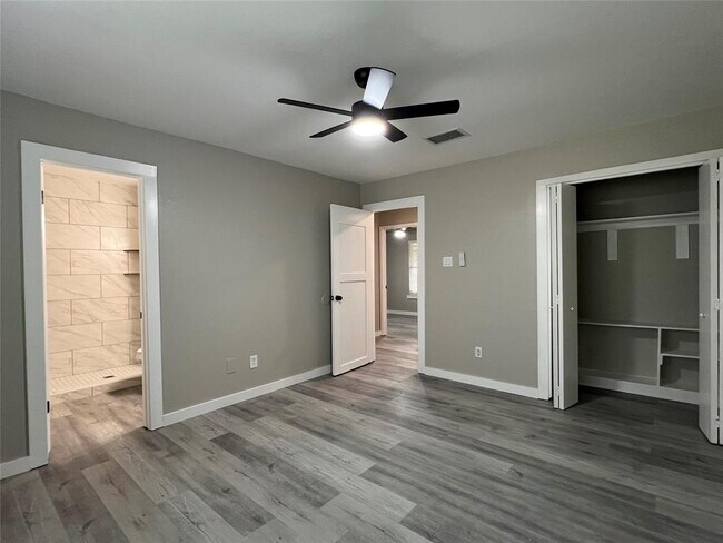 Building Photo - 10510 Little Pebble Dr