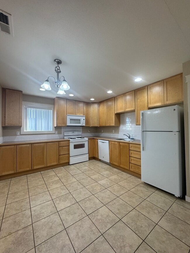 Building Photo - Cambridge Place I - 2235