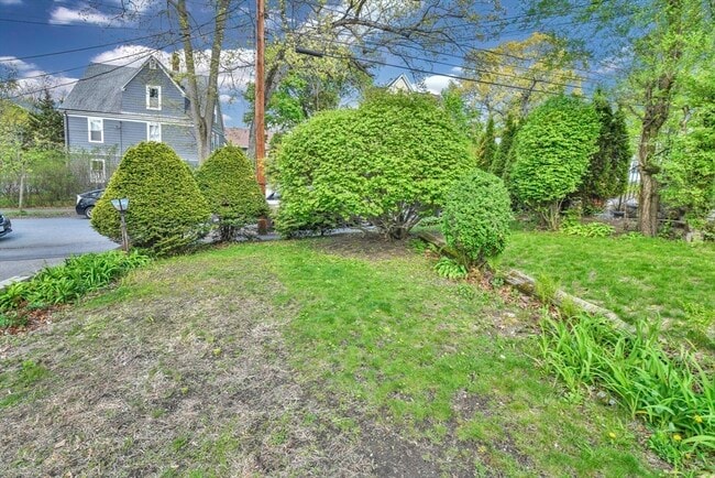 Building Photo - 208 Brush Hill Rd