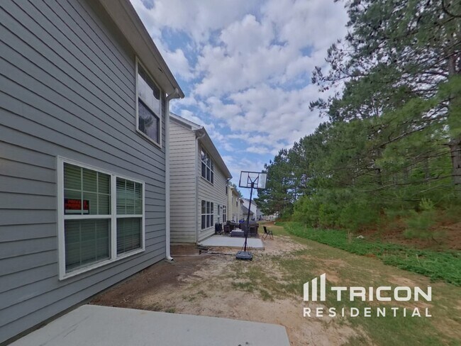 Building Photo - 9521 Lakeview Rd