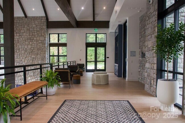 Building Photo - 9132 Senator Royall Dr