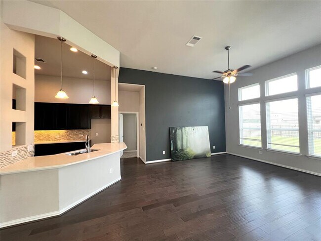 Building Photo - 613 Palmilla St