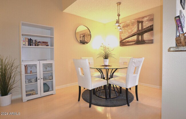 Building Photo - 9550 N 94th Pl