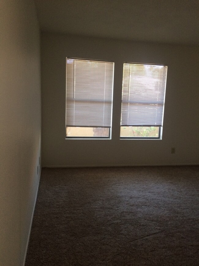 Building Photo - Beautiful 55+ Ahwatukee neighborhood spaci...