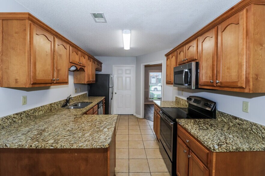 Building Photo - 5053 Winberry St