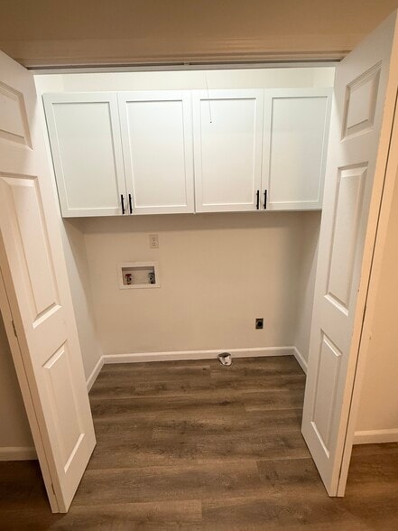 Laundry - 1522 E Camino Alto St