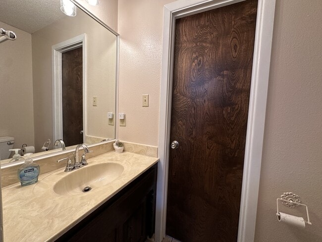 Building Photo - 24 Heatherwood Dr