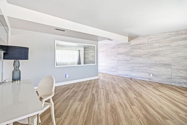 Building Photo - Remodeled 2 Bedroom Home with Charming Outdoor Space