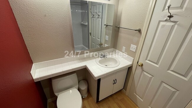 Building Photo - Lovely 2 BD | 2 BA Condo with Balcony - We...
