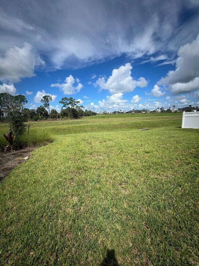 Building Photo - 43699 Cattleman Dr