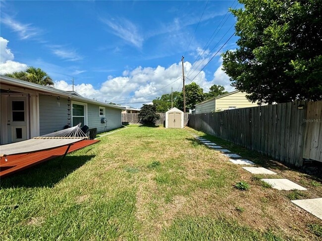 Building Photo - 2707 W Kenmore Ave