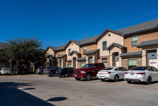 Primary Photo - 1014 Monaco Blvd