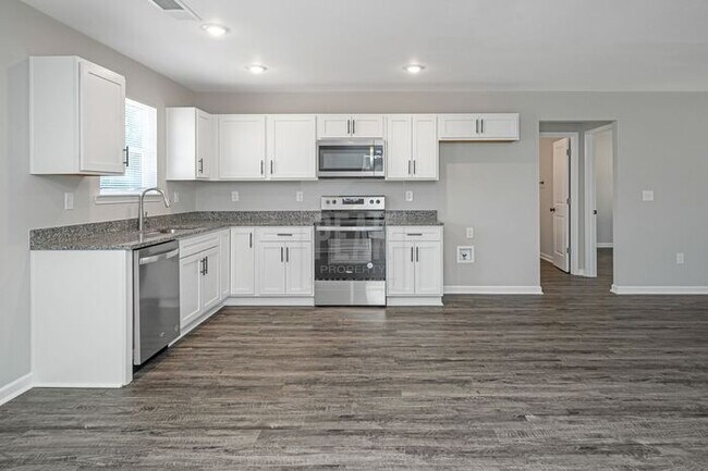 Building Photo - $1650! Beautiful 3Bed 2Bath in newly built Woodland Circle! Tour today