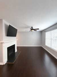 Building Photo - 704 Wellington Pl