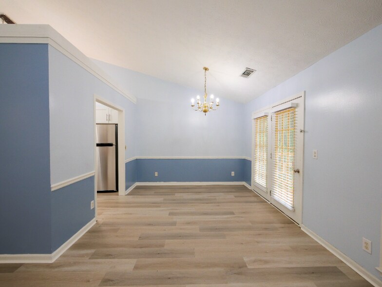 Building Photo - 2218 Willow Crest Cir