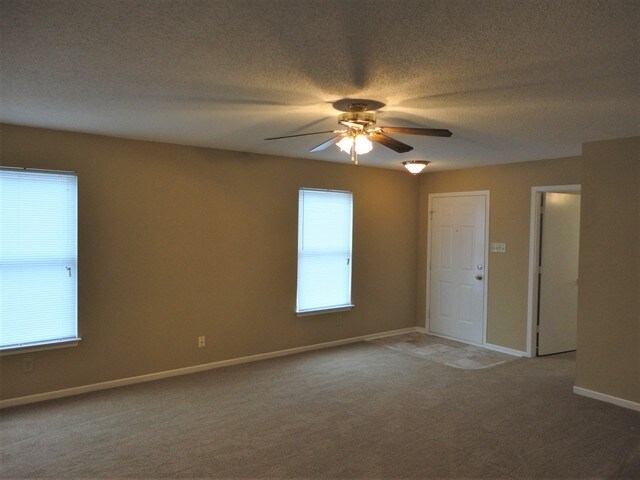 Building Photo - 9211 Wandflower Dr