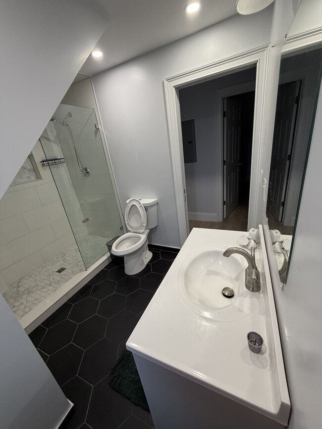 Building Photo - 12 Chestnut Ave