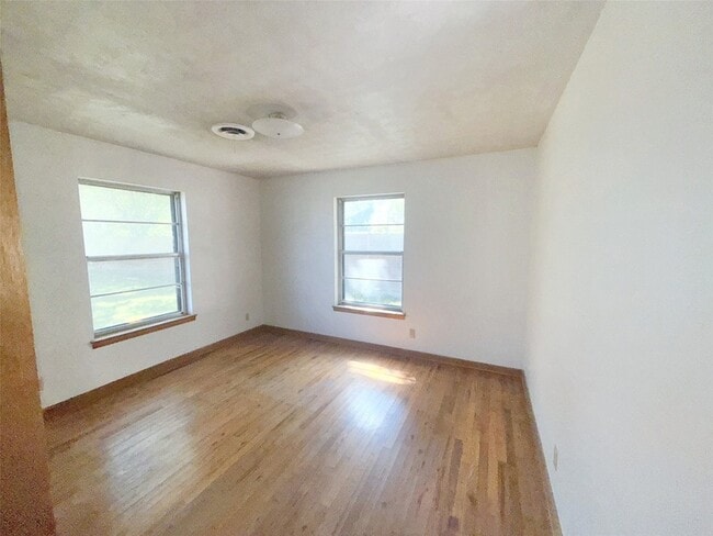 Building Photo - 404 S Coppell Rd