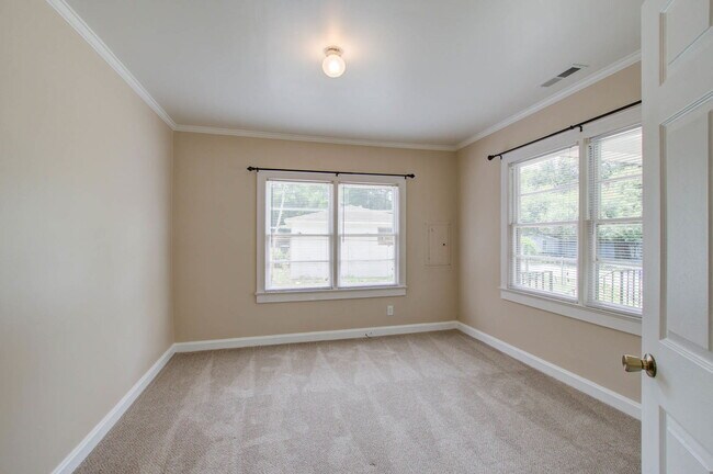 Building Photo - 1833 Orangeburg St