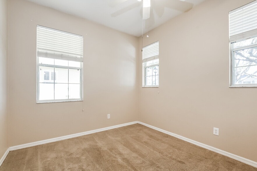 Building Photo - 2302 Abey Blanco Dr