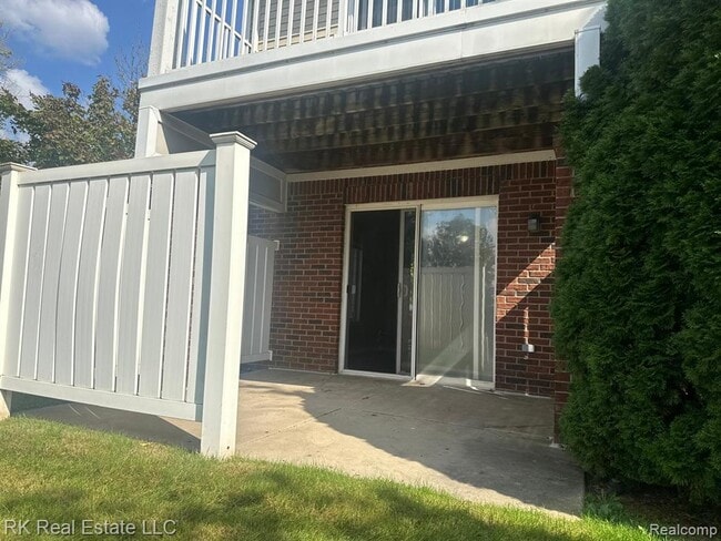 Building Photo - 3581 Reeves Dr