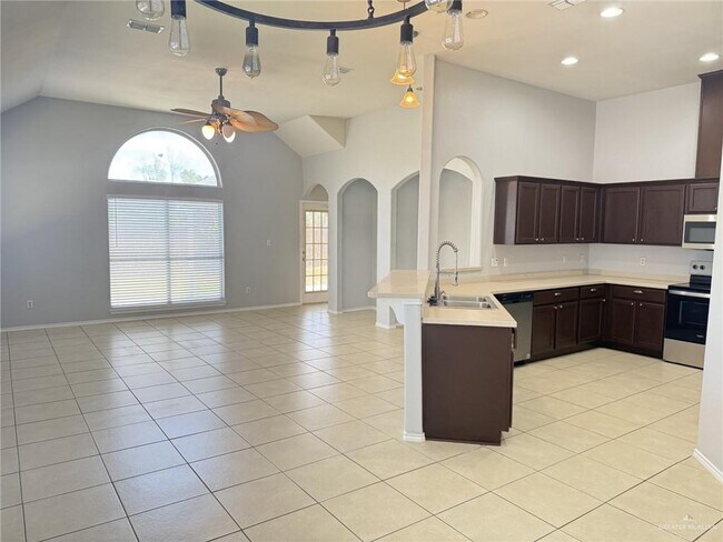 Building Photo - 3004 San Federico Rd