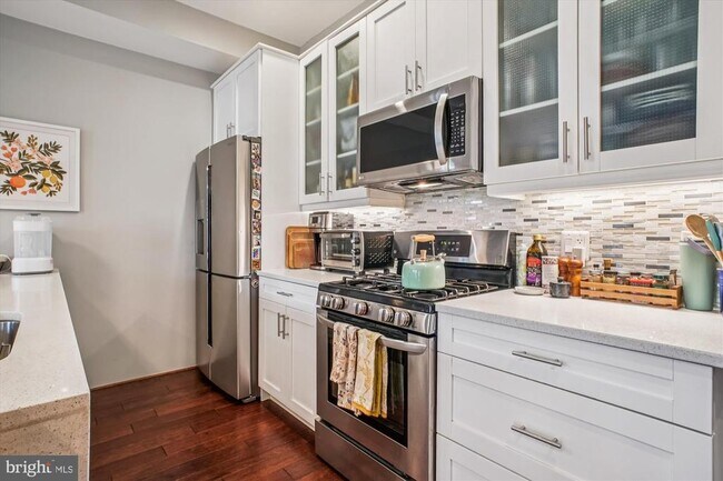 Building Photo - 455 Luray Pl NW