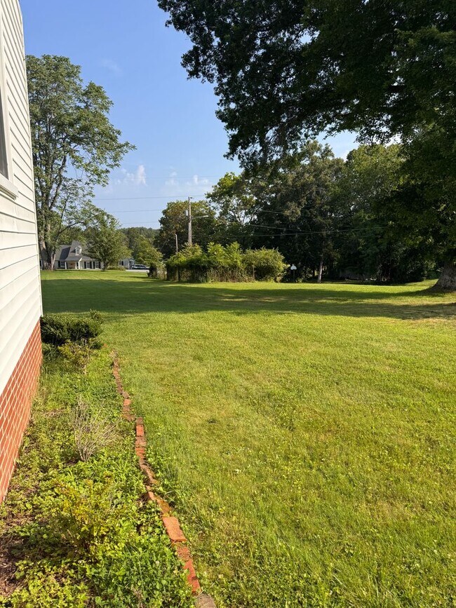 Building Photo - 4 Bedroom || 3 Bathroom Home on 2 Acres