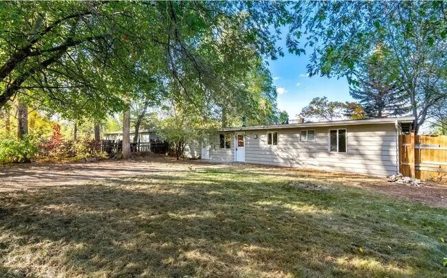 Building Photo - 621 W Prospect Rd