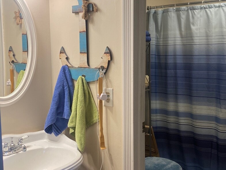 Building Photo - 821 Smetana Rd