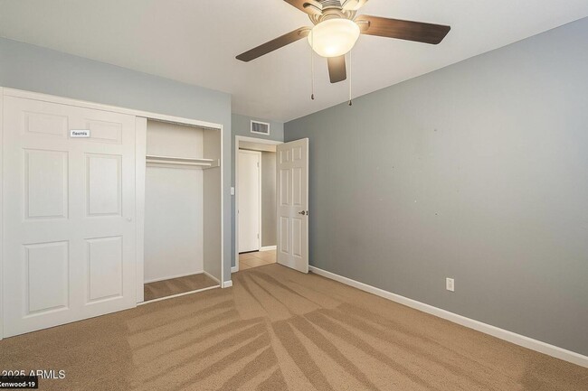 Building Photo - 3236 S Kenwood Ln