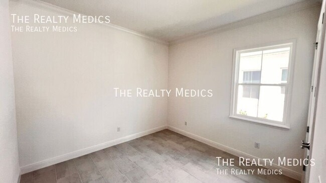 Building Photo - 1440 Nandina Cir