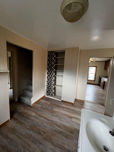 Building Photo - 318 N Cass Ave