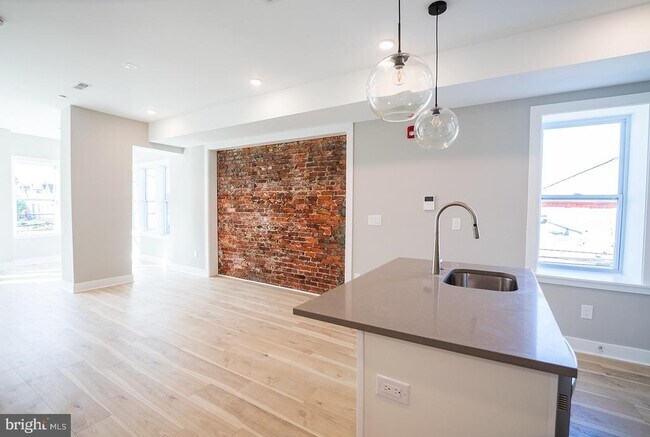 Building Photo - 129 S 49th St