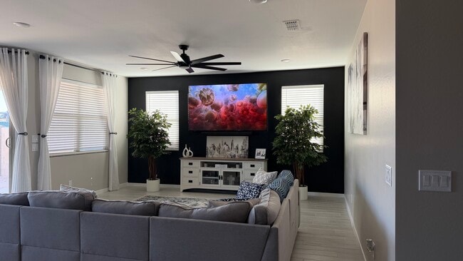 Building Photo - 40586 W Crane Dr