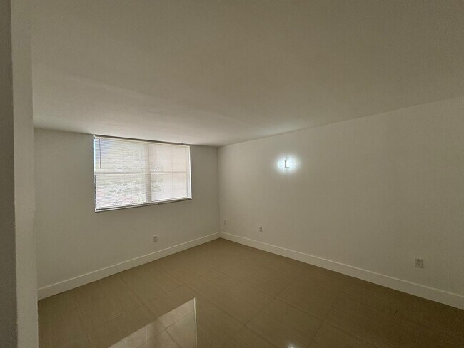 Building Photo - 8002 SW 149th Ave