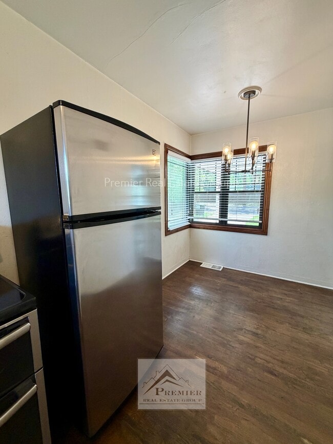 Building Photo - 17 Alsace Way