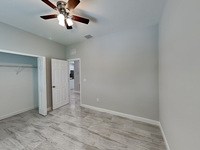 Building Photo - 1004 Dampierre Ct