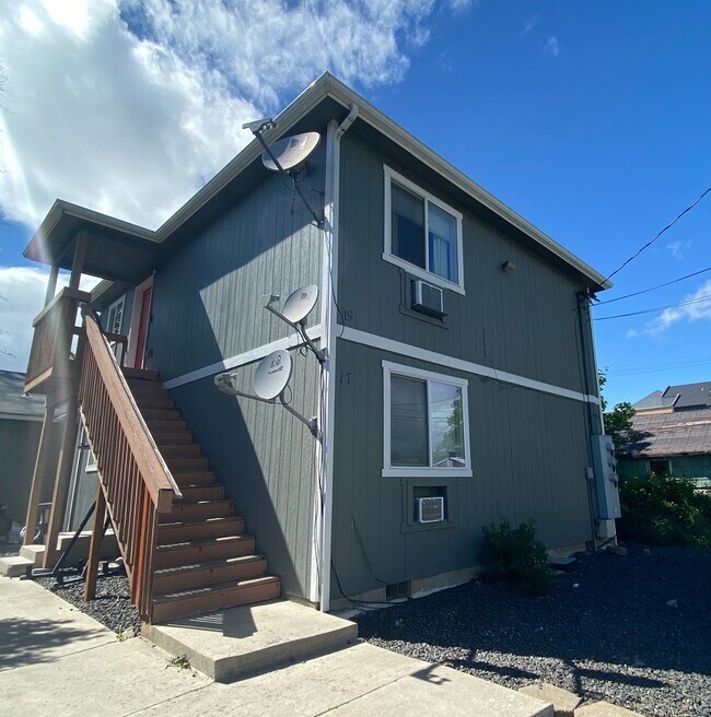 Building Photo - On Campus! Cheney 2 bedroom 1 bath duplex Available July 10th!