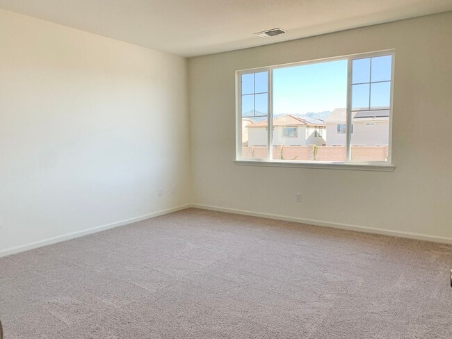 Building Photo - 2025 Built 3/2.5 in Hollister