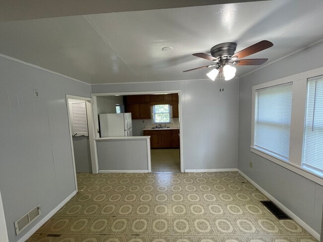 Building Photo - Older 2 bedroom house with a large yard