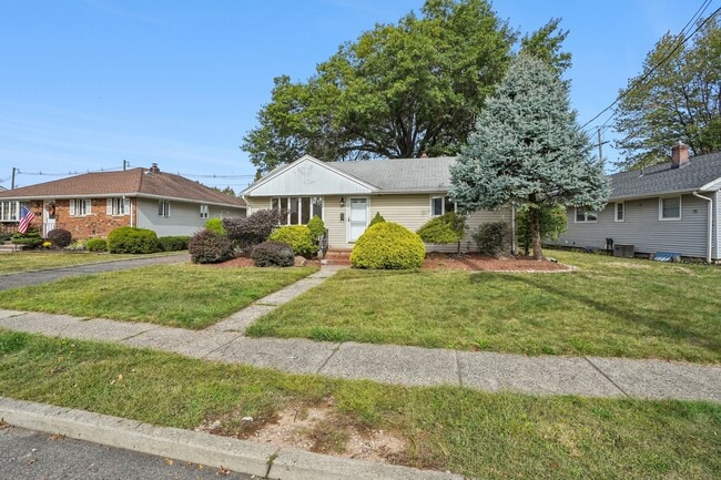 Primary Photo - 10 Donnalin Pl
