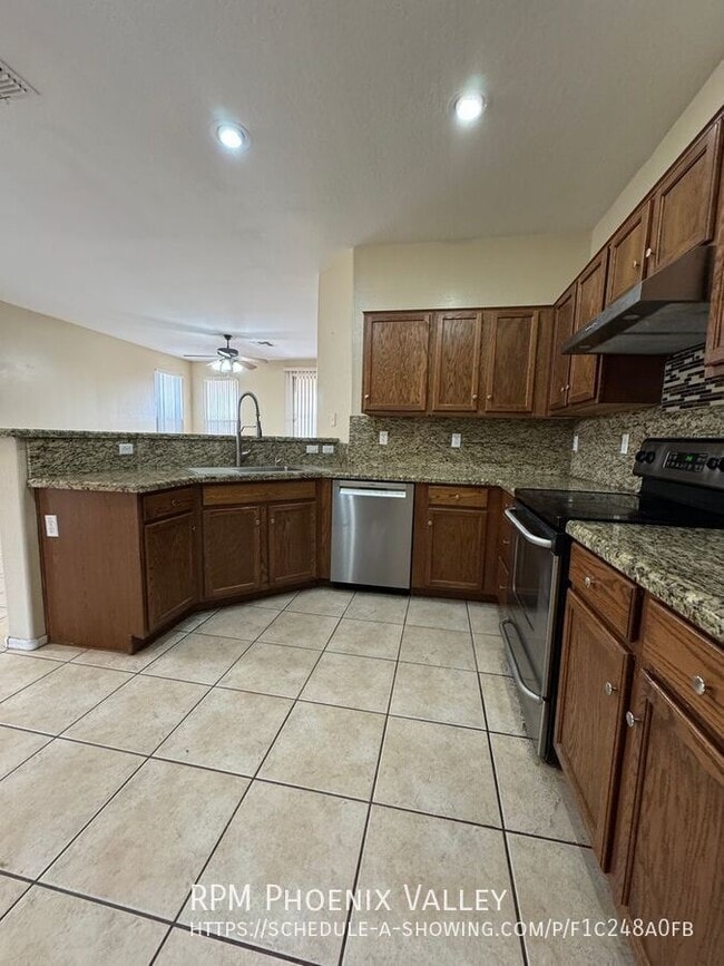 Building Photo - 2305 W Carter Rd