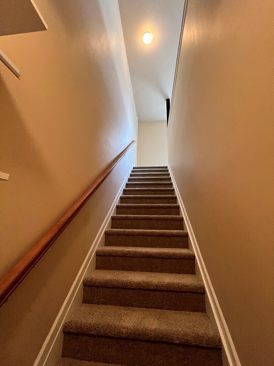 Building Photo - 570 Batty Way