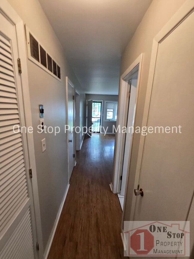Building Photo - Adorable 2 Bedroom, 1 Bathroom, 1 Car Garage House in Independence!