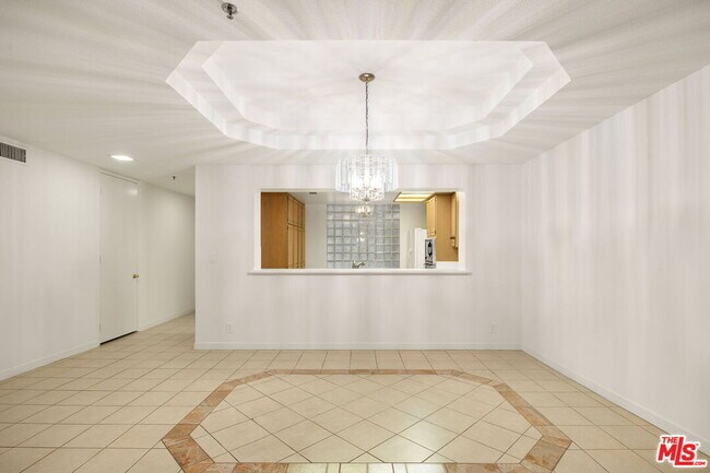 Building Photo - 2122 Century Park Ln