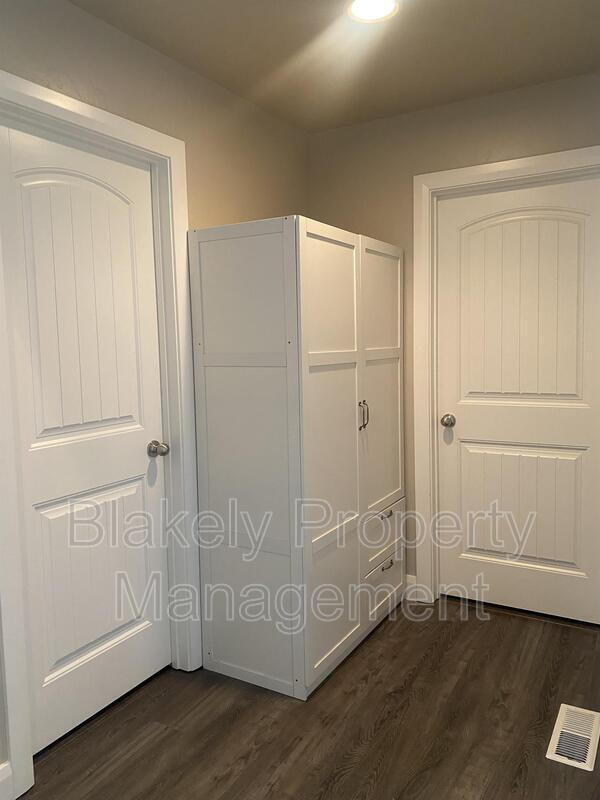 Building Photo - 1476 W Soldotna Dr