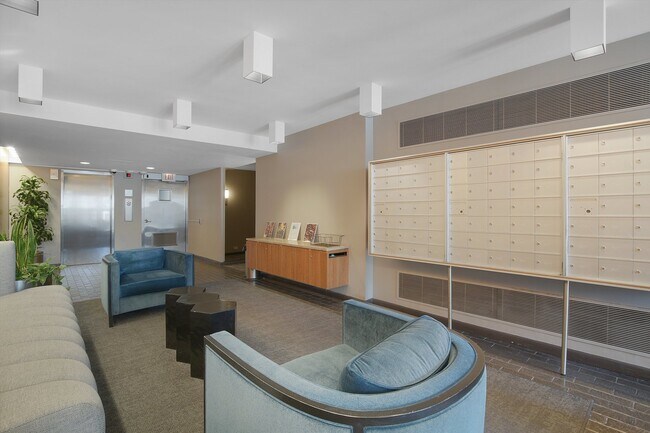 Building Photo - 1555 N Sandburg Terrace