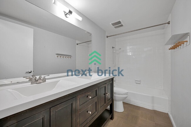 Building Photo - Welcome to this beautifully located 4-bedroom, 2-bath