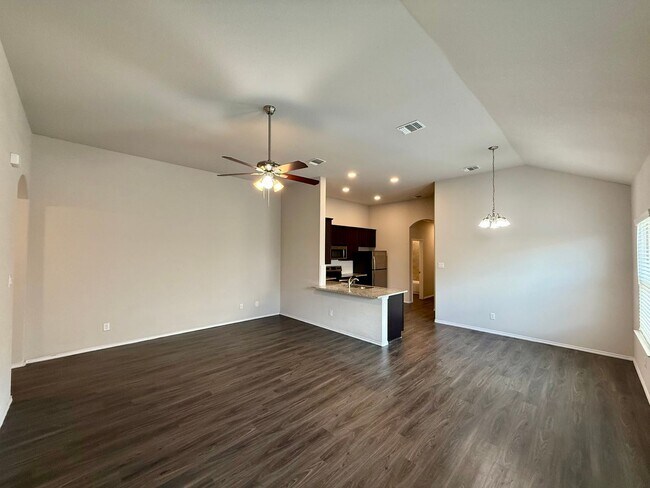 Building Photo - 3 Bedroom, 2 Bathroom Duplex in Converse!